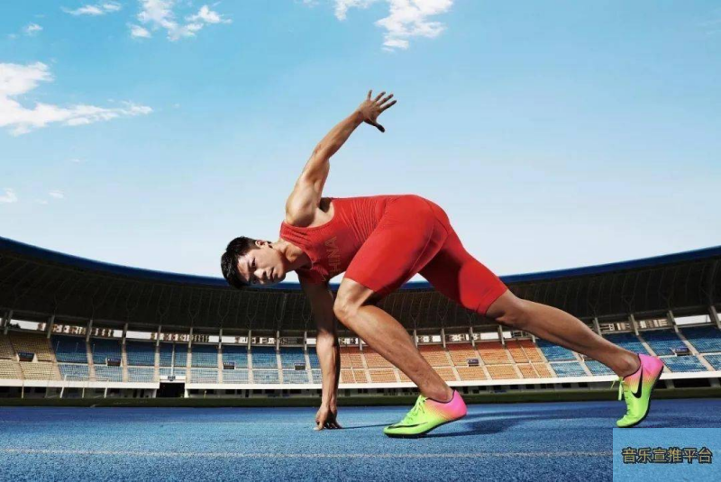 奥克兰运动家凭借“金钱球”理论达成 20 连胜纪录，改变了棒球经理的管理逻辑